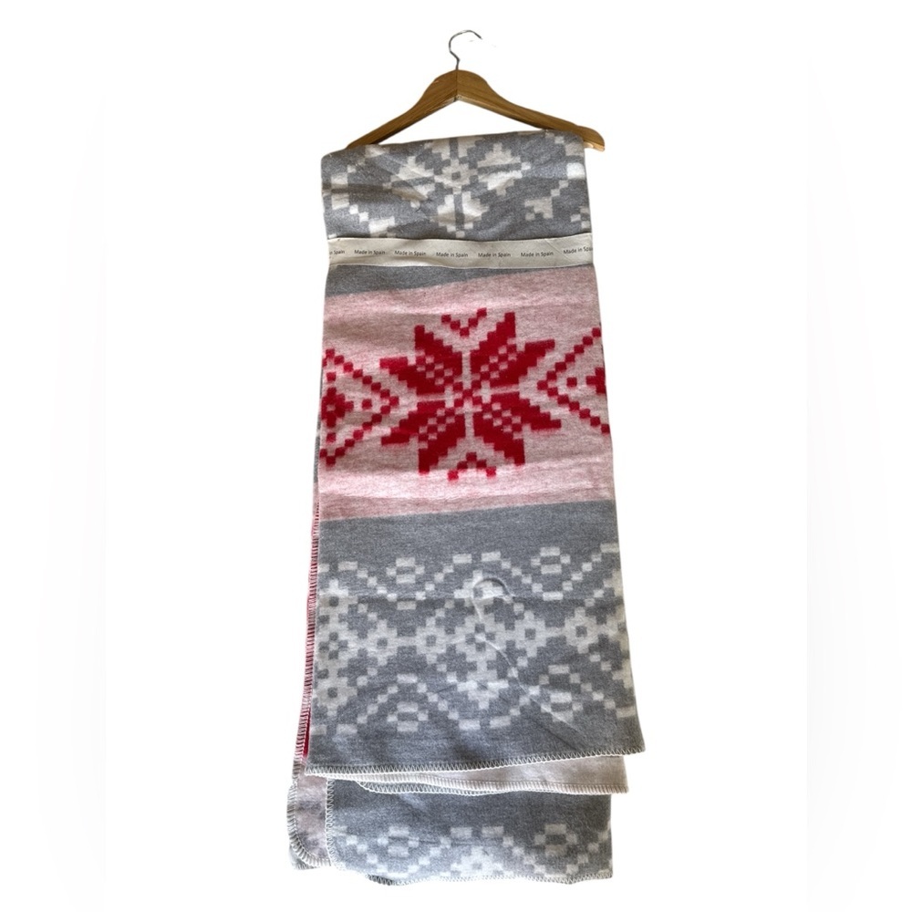 NWT, Luxury Throw, 51x67, Made‎ in Spain, S60